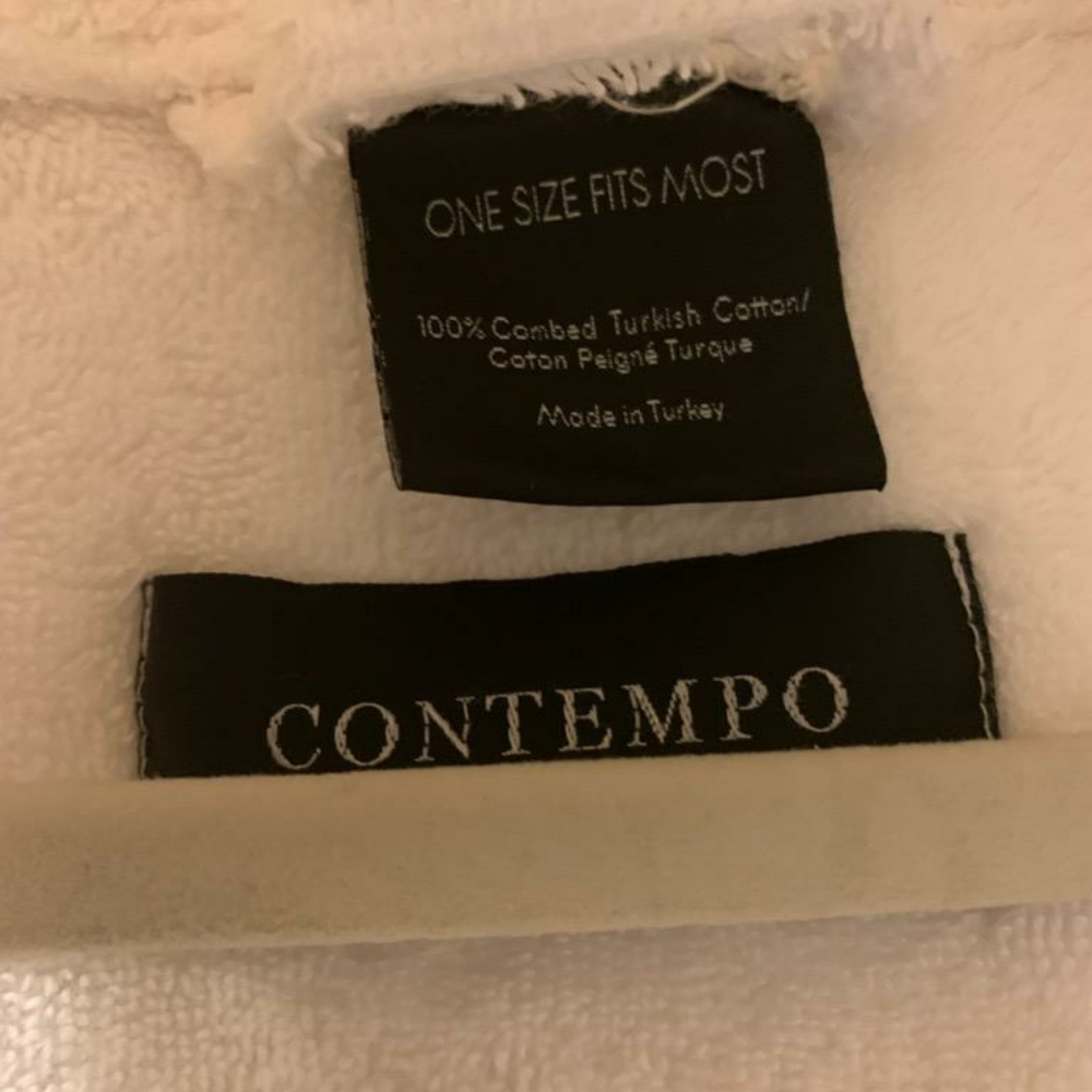 Contempo robe - Picture 2 of 3
